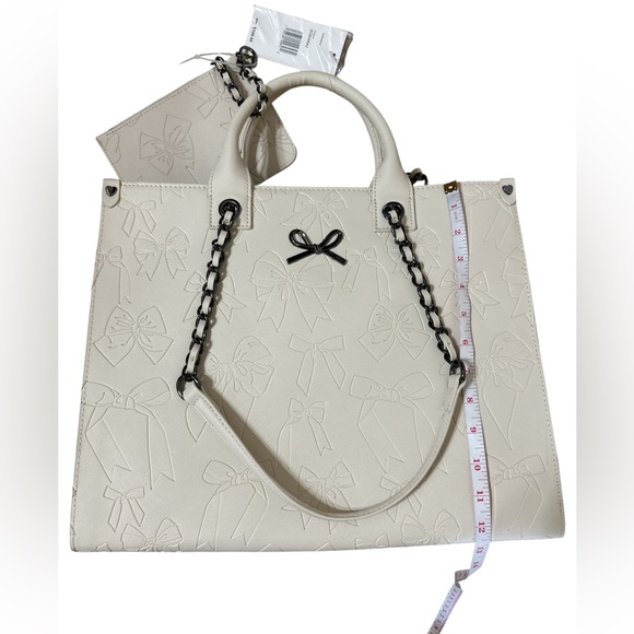 Betsy Johnson XOKiara2 Embossed Bow Tote & Wristlet NWT - Picture 8 of 8